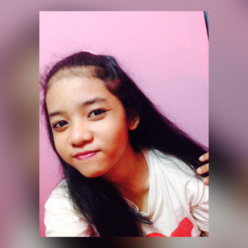 herniiaty's tweet photo. Selfie lagi http://t.co/ldQPXcyloa