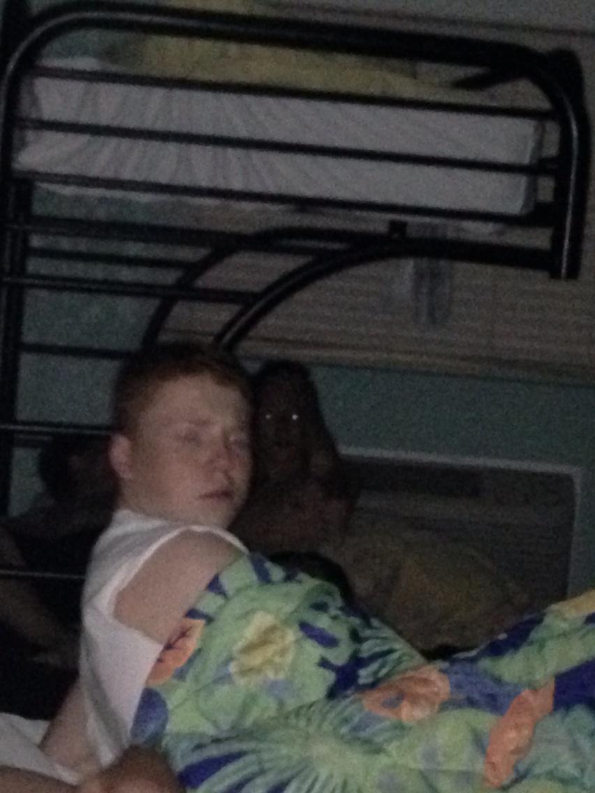 JRgocards1's tweet photo. Room 3125 doesn't know how to sleep. 😭 http://t.co/q2L2eajpAW