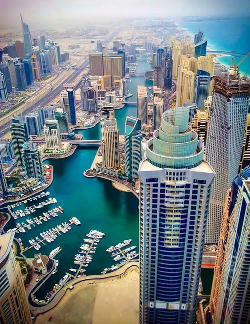 mychoiceon's tweet photo. Looking down on the futuristic skyline of #Dubai. http://t.co/PIDxFFK0On