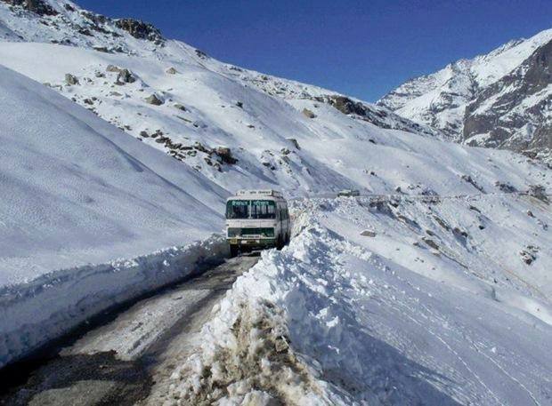 shimlalife's tweet photo. Why HIMACHAL ROAD TRANSPORT CORPORATION (#HRTC - #HIMACHAL #RODWAYS) #Drivers are best in the world! http://t.co/HIM3aX71Qw