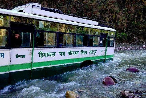 shimlalife's tweet photo. Why HIMACHAL ROAD TRANSPORT CORPORATION (#HRTC - #HIMACHAL #RODWAYS) #Drivers are best in the world! http://t.co/HIM3aX71Qw