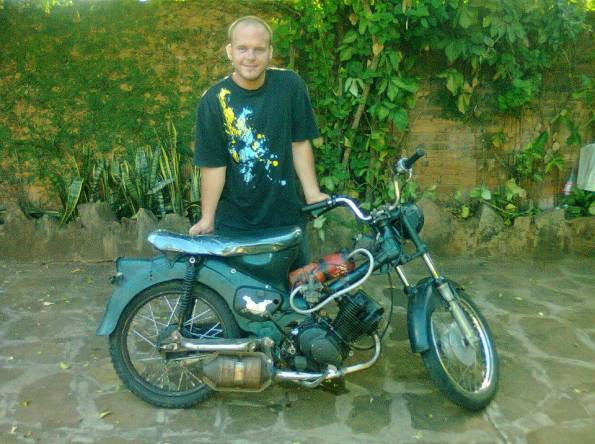 elespectador's tweet photo. La moto paraguaya que funciona con agua en vez de gasolina. http://t.co/UWxz8k4g1L http://t.co/CYfqzmMKOI