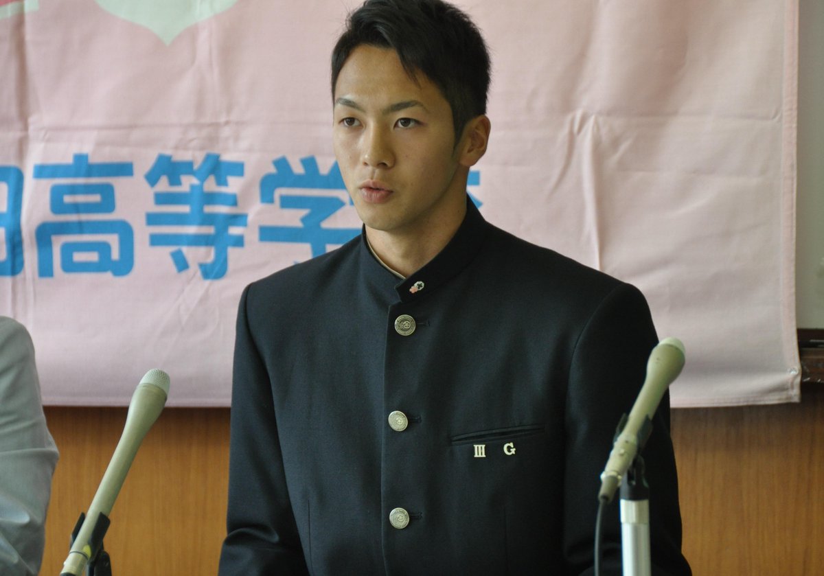 aomorigoal's tweet photo. 青森山田高校３年、神谷優太選手のJ1湘南ベルマーレ入団内定記者会見が先ほど行われました。8月25日発売のAOMORI GOAL vol.35でこの様子を詳しくお伝えしますので、どうぞお楽しみに! http://t.co/y97tlwbH2D