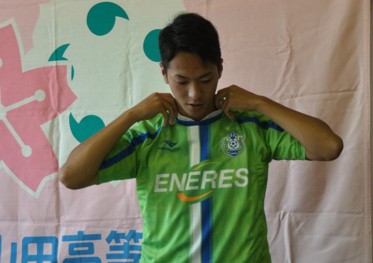 aomorigoal's tweet photo. 青森山田高校３年、神谷優太選手のJ1湘南ベルマーレ入団内定記者会見が先ほど行われました。8月25日発売のAOMORI GOAL vol.35でこの様子を詳しくお伝えしますので、どうぞお楽しみに! http://t.co/y97tlwbH2D