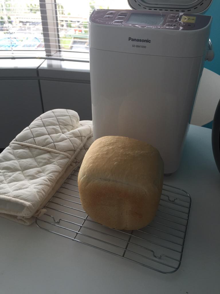Bought a home bakery for the office.  Started off with the basic bread flour recipe.  #sarameshi
