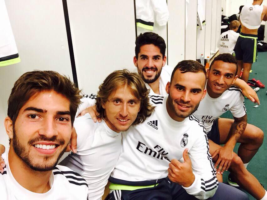 real_pasion's tweet photo. El Real Madrid completo la primer sesión de entrenamiento en Malbourn, Australia. http://t.co/V5tNYJyIMF