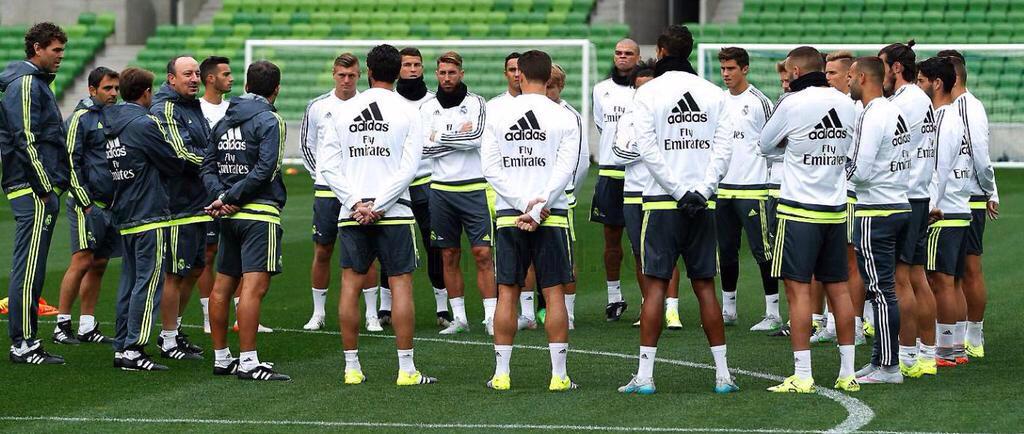 real_pasion's tweet photo. El Real Madrid completo la primer sesión de entrenamiento en Malbourn, Australia. http://t.co/V5tNYJyIMF