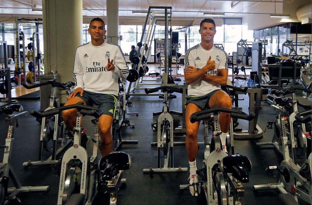 real_pasion's tweet photo. El Real Madrid completo la primer sesión de entrenamiento en Malbourn, Australia. http://t.co/V5tNYJyIMF