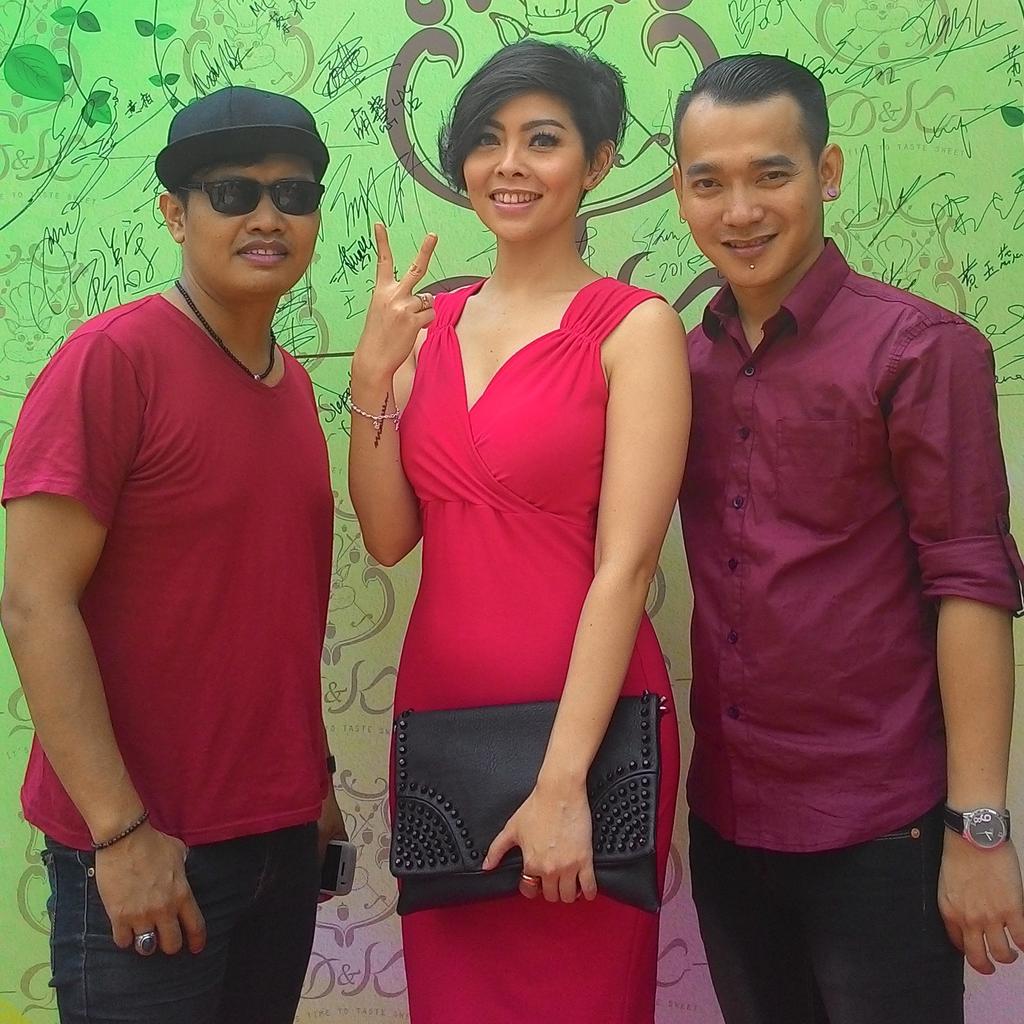 dRocket_band's tweet photo. Grand opening D&amp;K desert cafe di ruko cordoba blok E no. 5  pantai indah kapuk http://t.co/Oq6KOUUHDJ