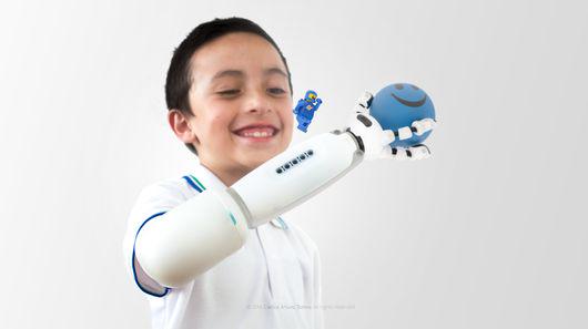 anaalvesluberto's tweet image. Lego-compatible prosthetic arm lets kids&apos; imaginations run wild goo.gl/P45u1s #WearableTech #IoT