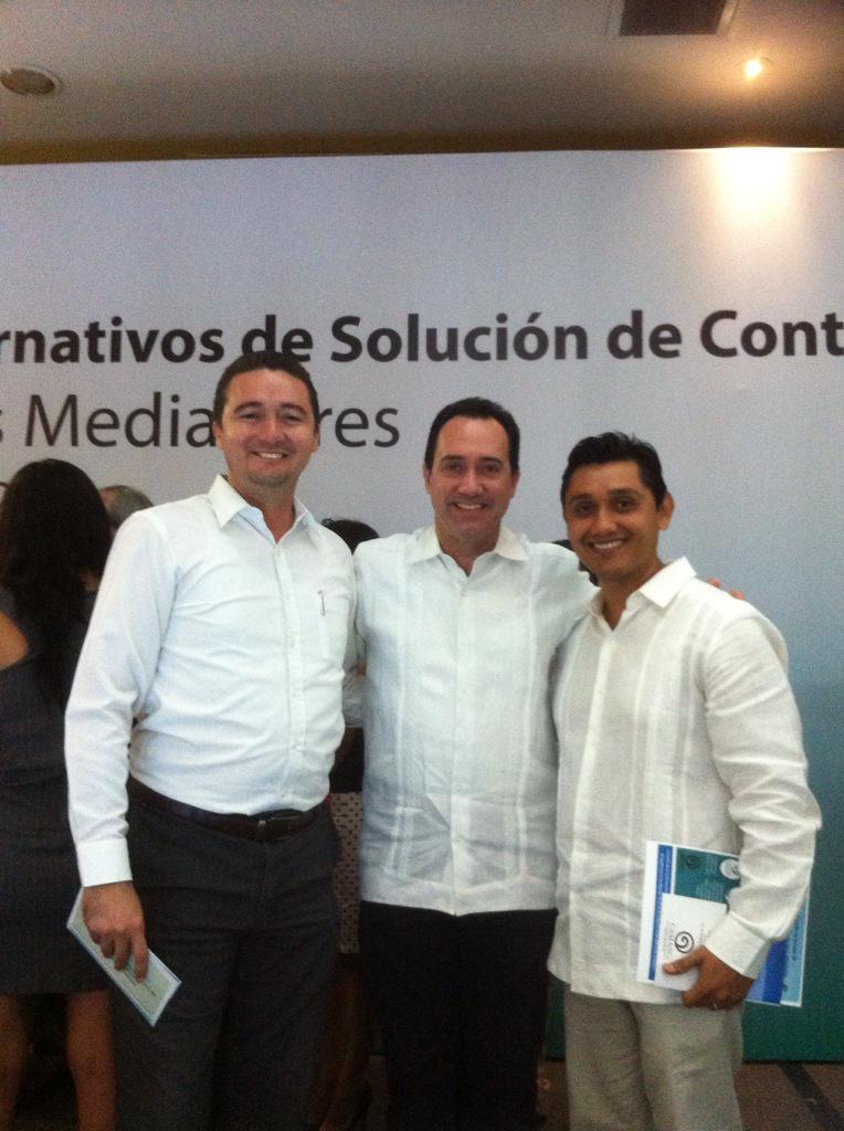 IrvingCastilloA's tweet photo. Un placer ver amigos este día en el evento de la #CAMASC @elizavaa @PuertoSeguro_ #Armonía #Proyectoenpuerta http://t.co/uPoShicWQV