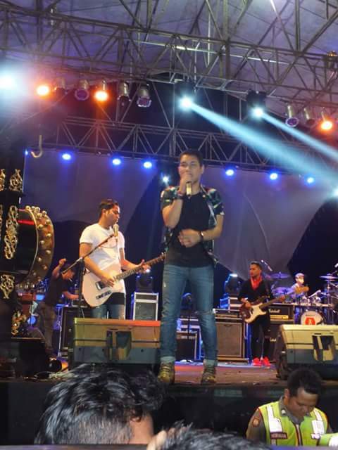kholis3093's tweet photo. badeg asyiiik at demak http://t.co/ZZLKvnA8Wt
