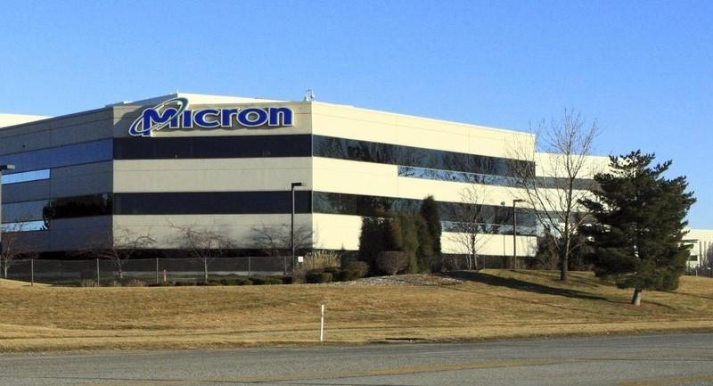 ReutersBiz's tweet image. Greenlight&apos;s Einhorn says Micron &apos;will be worth more than&apos; Netflix reut.rs/1Sk5MEX