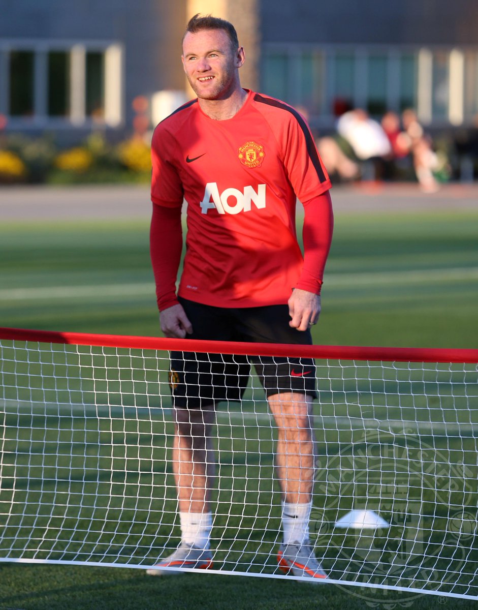 ManUtd's tweet photo. Here are the first training pics from #MUtour, from Monday's evening session in Seattle. http://t.co/TobPDtjJm7