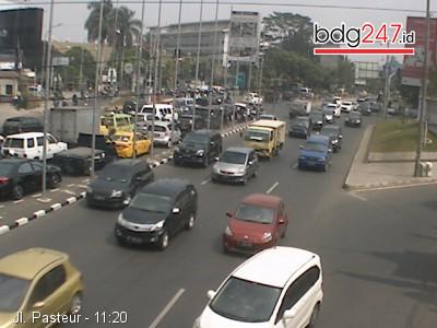 BandungUpdate1's tweet photo. Kondisi Lalin Jl. Pasteur - 11:20 - http://t.co/O2jCLcV0PQ http://t.co/78bLqUXnD0 #CCTVBDG