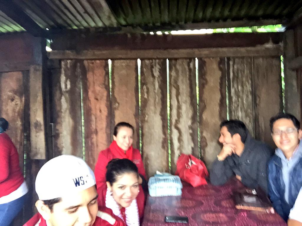 Anilu_Pastrana's tweet photo. Unas + #Lagos #Amigos @ChuckOfficiel @RaulMolHid @Edgarvazquez1_ @ruthpensa http://t.co/Jr3PX92qTf
