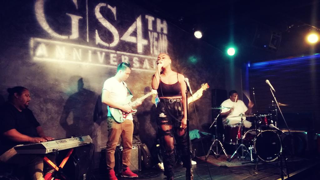 Mingle_Mondayz's tweet photo. You know it's going down tonight at the GSLounge in Westchester when our girl @ventage_soul takes the stage! #LAarts http://t.co/qrICfRQptX