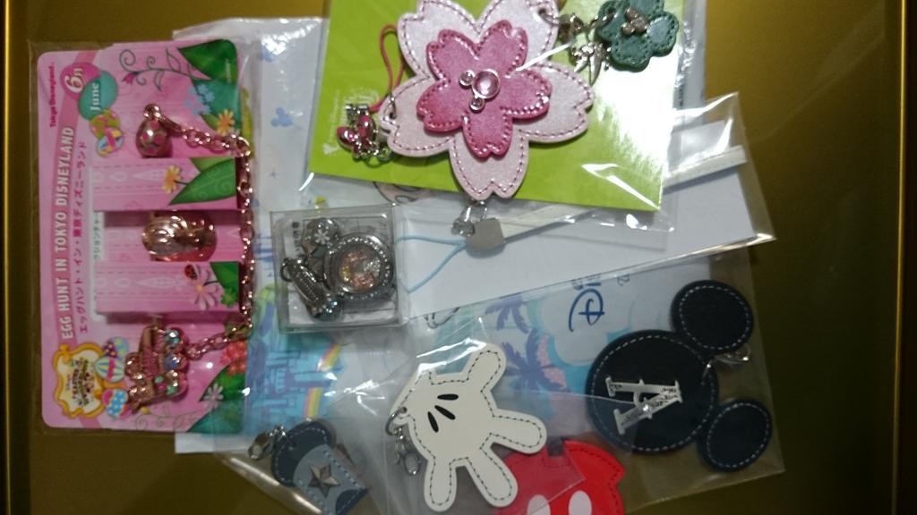 あゆみ ディズニーリゾートでオリジナルグッズとして購入したものとイースターエッグハントでもらったミニーです 気になる方はdmにて返信お願いします Http T Co I0goqvq1aa
