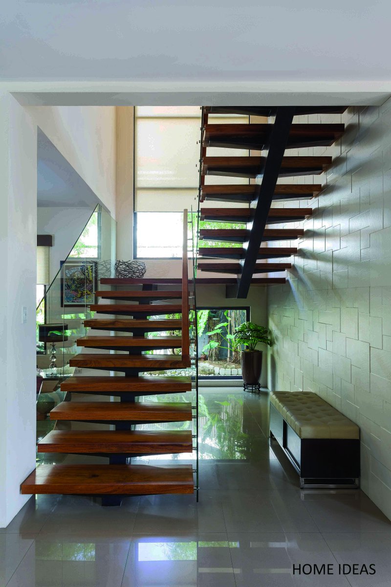 HomeIdeasMag's tweet photo. Areas are made more spacious when walls are lessened #openstairs #architecture #windows #wood #metal #interiordesign http://t.co/YikUR1iU3U