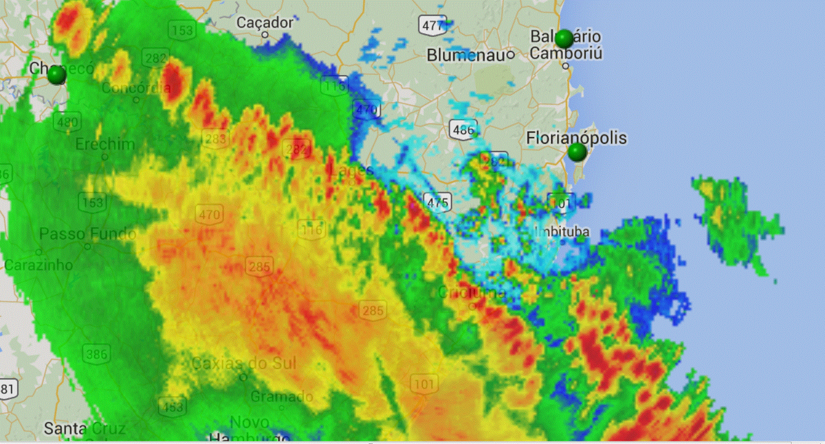 Climaterra's tweet photo. 4:36, a imagem do radar do M.I indica a frente atravessando SC, pontos vermelhos intensos/tempestade. http://t.co/mEvb90GaAd