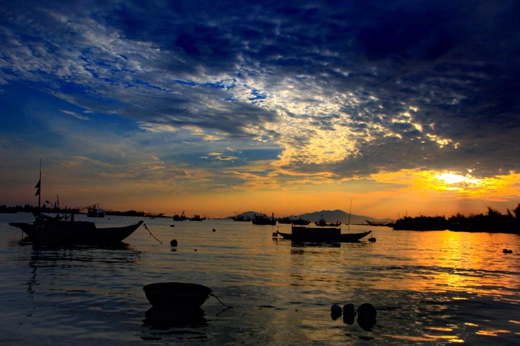 phiphong2005's tweet photo. GM Vietnam @gadventures @GAdv_Shane @GAdv_Mayor @indochinanomads @GAdv_Sarou @GAdv_Bond2602 @kyceos #gadv #AVBV http://t.co/n3HQVjfWGd