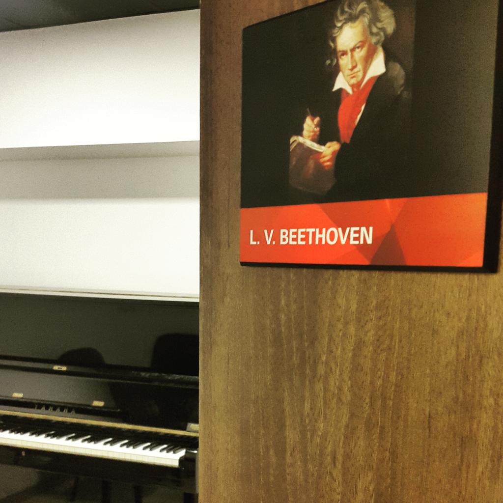 EliasRahbani's tweet photo. Eliasrahbanimusicacademy http://t.co/qxTEWqz3uU