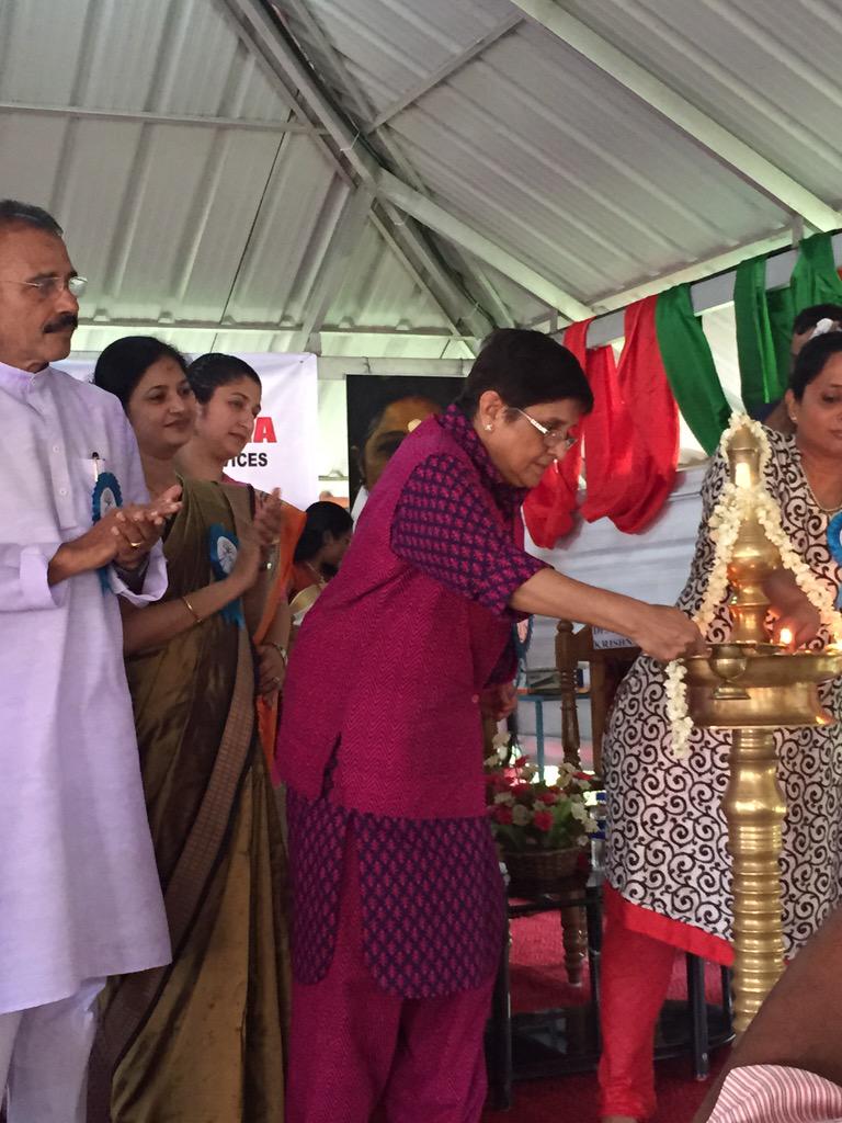 thekiranbedi's tweet photo. Sharing more pics of the event for Reeta's students spread all over the world. Thank you Anil...@anilmarar: http://t.co/hEgOern9Kk”