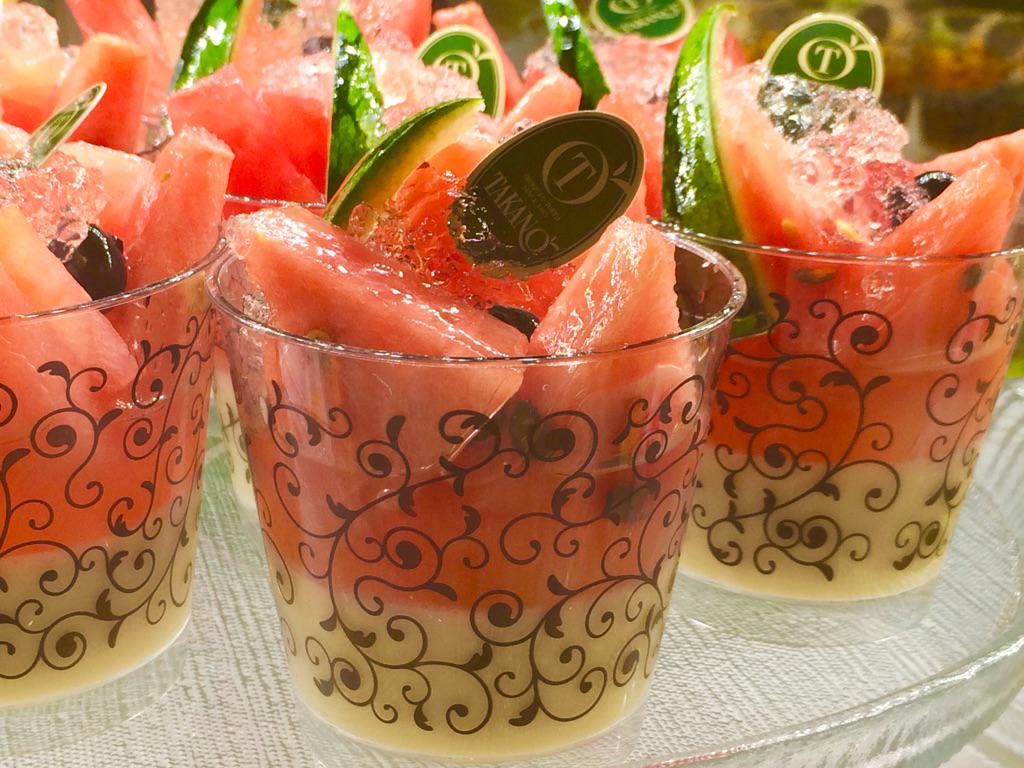 Twitter 上的 小田急百貨店 町田店 公式 今が旬のスイカが 魅力的なデザート 変身しました 地下1階 新宿高野 の 西瓜豆花 トゥーファー は 豆乳プリンにナタデココ入りのスイカジュレを重ね スイカ を華やかにトッピングしたアジアンデザートです 冷た く