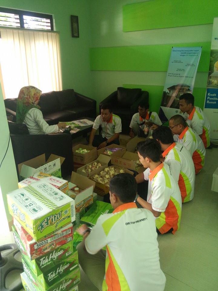 grand_mulia's tweet photo. Bagi 1000 takjil.. :) #indahnyaberbagi #grandmuliagroup http://t.co/6xwOiz7juJ