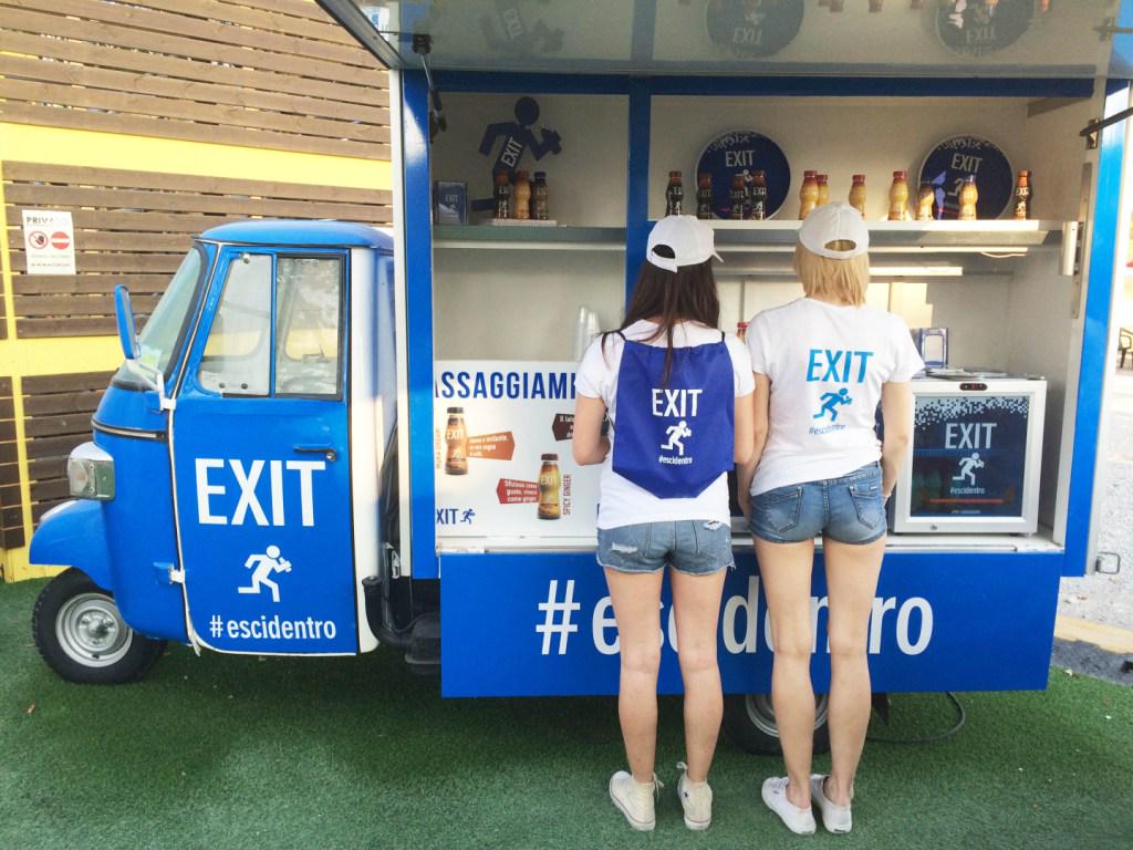 zagufashion's tweet photo. Exit #escidentro con una nuovissima bevanda http://t.co/9Nn9oerKcn http://t.co/RTr00DcueF