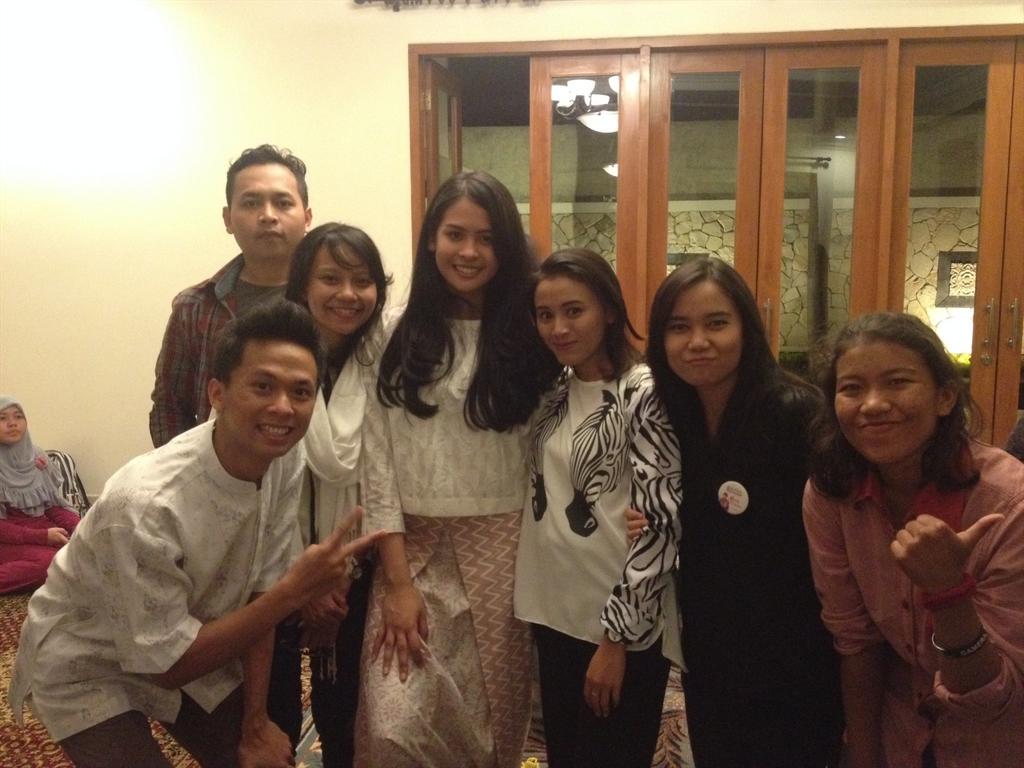 maudearsFbdg's tweet photo. Ini dia maudears bandung yang hadir di #bukbermaudy kemarin, makasih banyak buat @maudyayunda dan semua @maudears_ :) http://t.co/Kp1rPDQ2kr