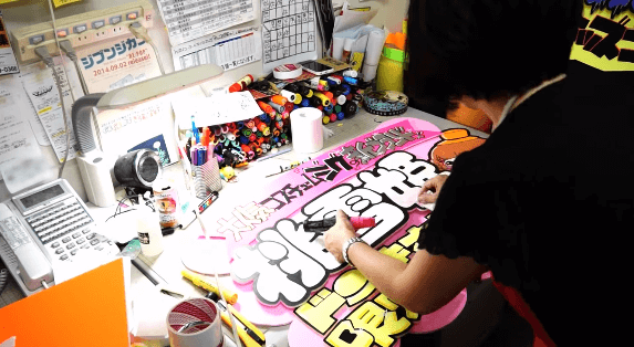 Pocketti_'s tweet photo. これ見たことある！ ドンキホーテPOP制作職人の凄ワザに感動　http://t.co/UAAqEqdm99 http://t.co/kWgHaO1sc4