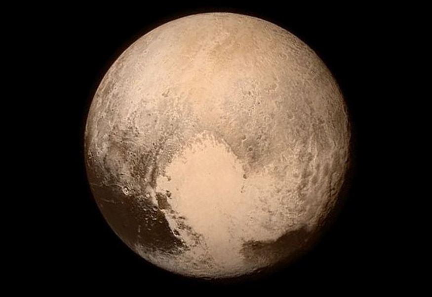 BBCBreaking's tweet image. Nasa&apos;s New Horizons probe returns most detailed image of #Pluto yet bbc.in/1HZEvIr #PlutoFlyby