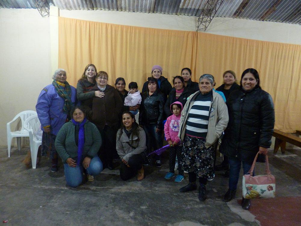 Chomiak2015's tweet photo. Felicitaciones al equipo local de #MUJERESENACCIÓN, por la charla realizada este lunes en el barrio Juan José Valle. http://t.co/RFve6Qdiat