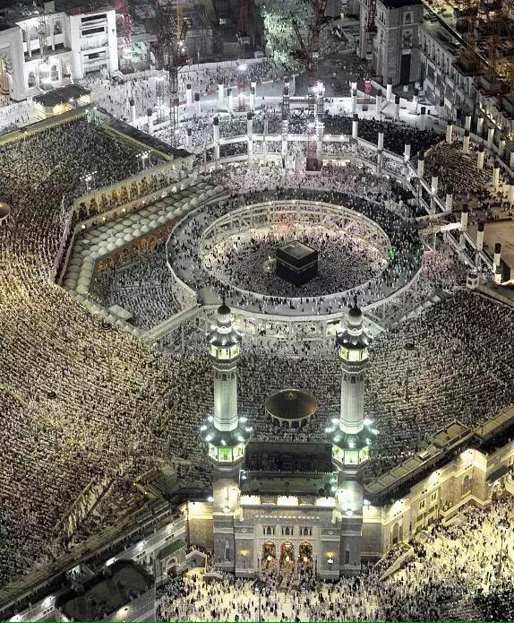 Asmali77's tweet photo. Different Languages, Different Ethnicity, Different Colours. One Call For Prayer to One God. #Islam  #mecca_live http://t.co/827qglEcRY