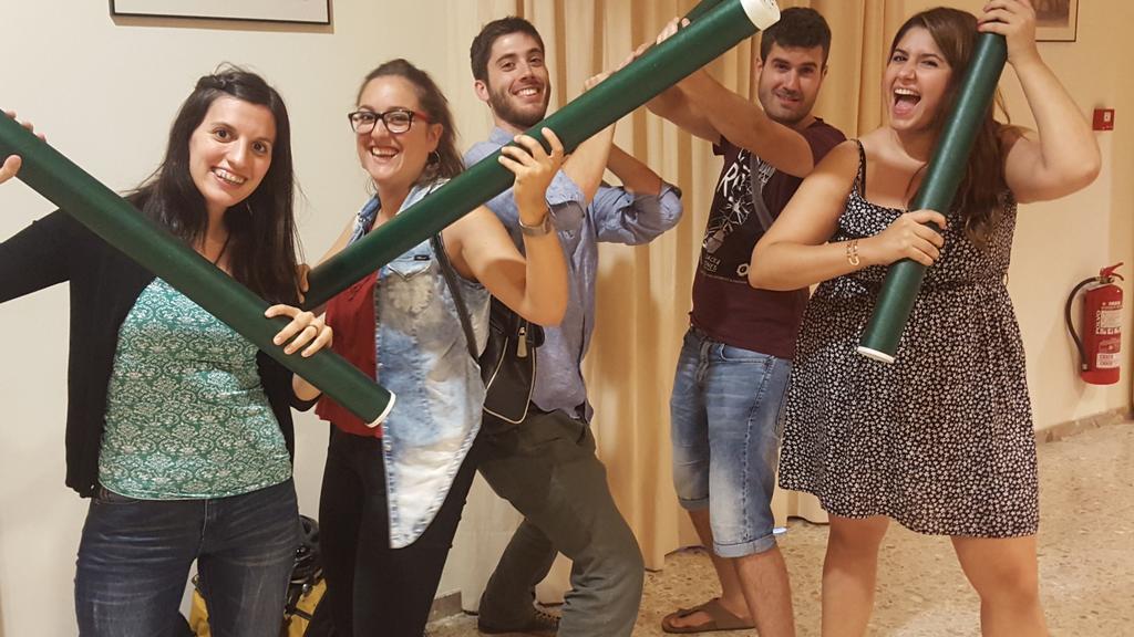 IRBDOCENCIA's tweet photo. Fotos curioses del #Retreat15 els guanyadors/es de la sessió #onfire @Info_IRBLleida http://t.co/q5qgCMUYRF