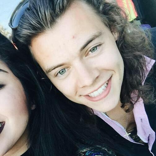 GeykoLady's tweet photo. how can he be so damn beautiful? I want to hug him so bad and tell him how amazing he is. #HarryBeCareful http://t.co/4vCD2GU4EZ