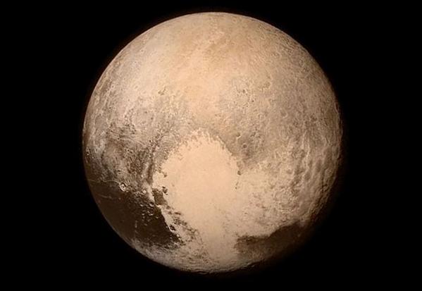 Pluto'ya merhaba diyin

Nasa'nın New Horizons ölçüm aracından gelen şimdiye kadar çekilmiş en detaylı Pluto fotoğrafı