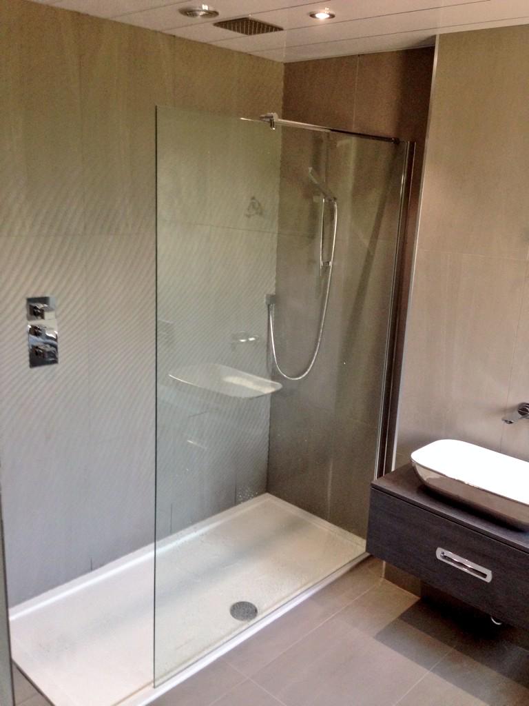 TruecraftPHltd's tweet photo. Recent work from us  #tiles #swirls #feature #wall #bathroom #shower #ensuite #plumbing http://t.co/5UgESh650c