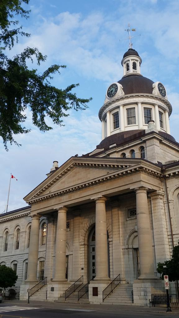 corygoldbergmd's tweet photo. Back at my alma mater #QueensUniversity #Kingston #YGK #CQEMBA http://t.co/5gVC25wo8O