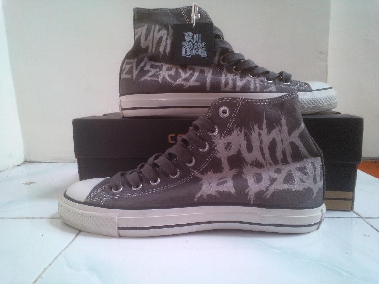 djnomod's tweet photo. LPU Converse X Kill Your Idol 🙏 http://t.co/hVLCHDz9Qm