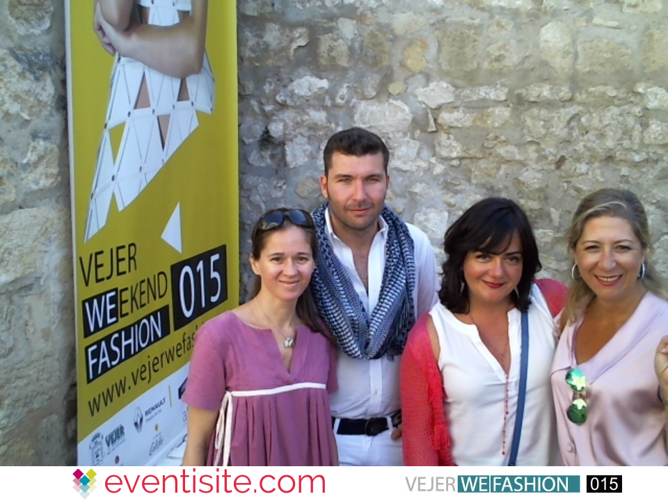eventisite's tweet photo. Esto sí que es pura esencia de Cádiz, gracias por visitarnos @EsenciaTarumba #vejerwefashion #vwf15 #EventTotem http://t.co/kexTaZPgZp