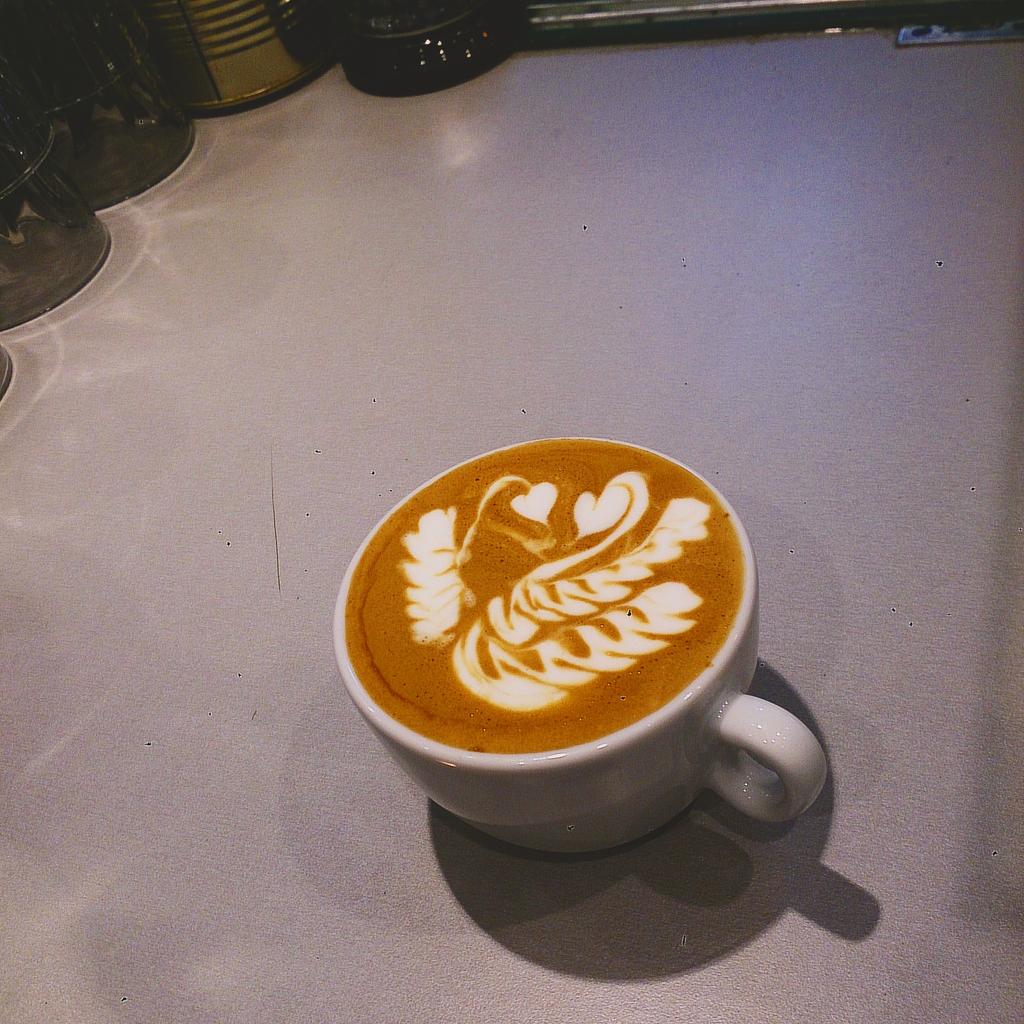 Csabarista's tweet photo. Swans http://t.co/NoiUupK9RC