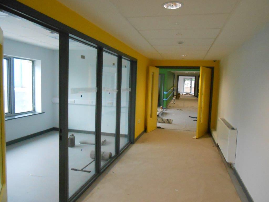 WJ_GroeslonC's tweet photo. Lluniau Newydd fel Ysgol Bro Llifon tynnu tua'r cwblhau http://t.co/7rnWQSCMwr