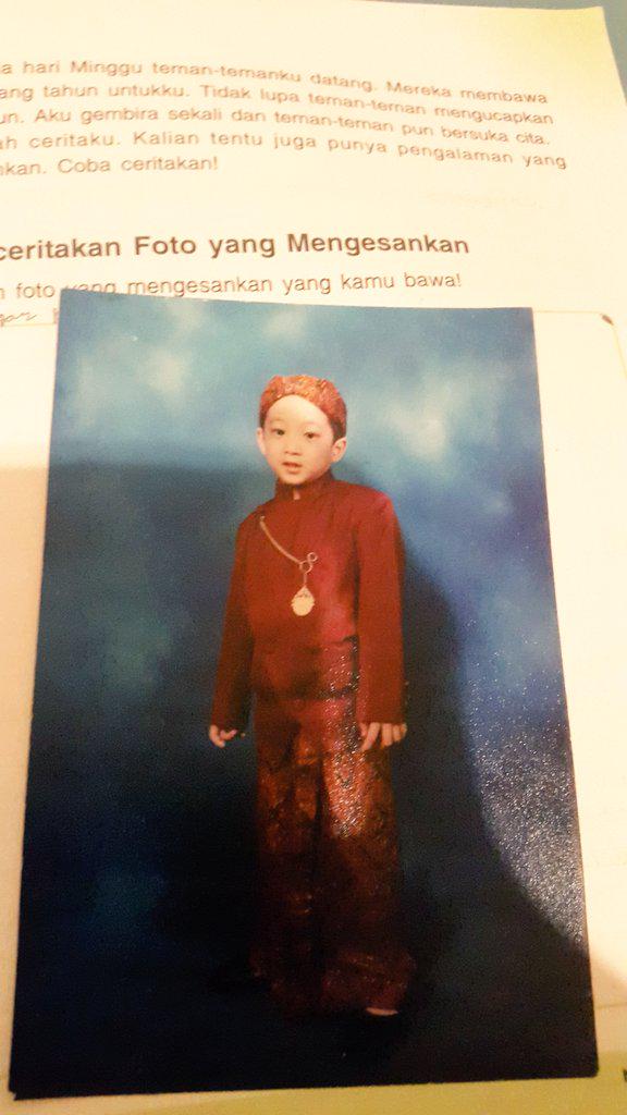 darryldwiputra's tweet photo. Wore this traditional,  Childhood Memory :) @breakoutnet #breakoutNETchildhoodmemory http://t.co/J8xsa2isMZ