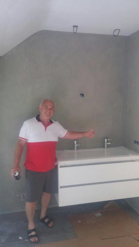 Tevreden klant bij <a href="/OttenStucadoors/">Otten Stucadoors</a> badkamer is klaar en voorzien van Beton Ciré #betonlook #betoncire #stucadoor