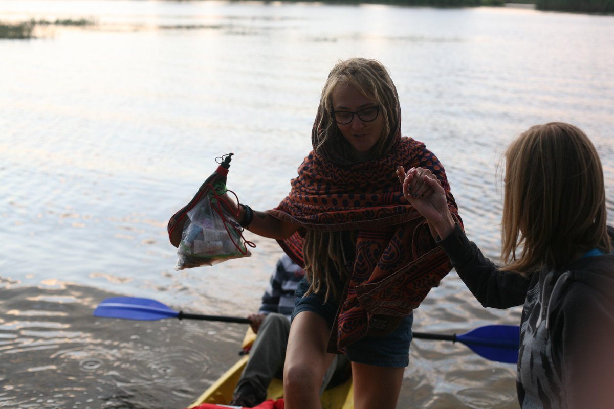 mi15lost's tweet image. Для кожного на "континенті" було несподіванкою побачити повернення Оксани з острова - вона дуже хотіла лишитись..