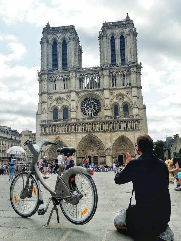 ParisJeTaime's tweet photo. 4 sites touristiques visités en 1h ! Combien en 3h the @Social_Traveler ? Vos pronostiques ? http://t.co/8EpzVvGqd4