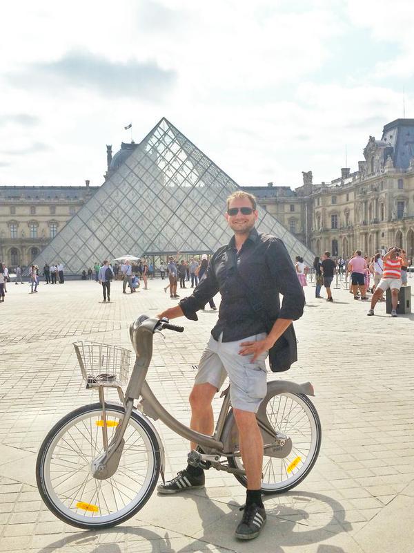 ParisJeTaime's tweet photo. 4 sites touristiques visités en 1h ! Combien en 3h the @Social_Traveler ? Vos pronostiques ? http://t.co/8EpzVvGqd4
