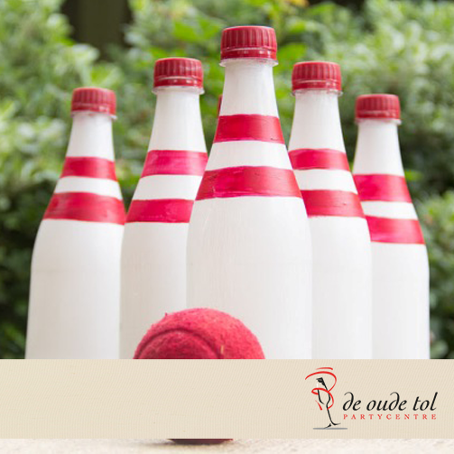 Tip: neem een bal mee op #vakantie! Verzamel wat lege plastic flessen en creëer uw eigen outdoor bowlingset!